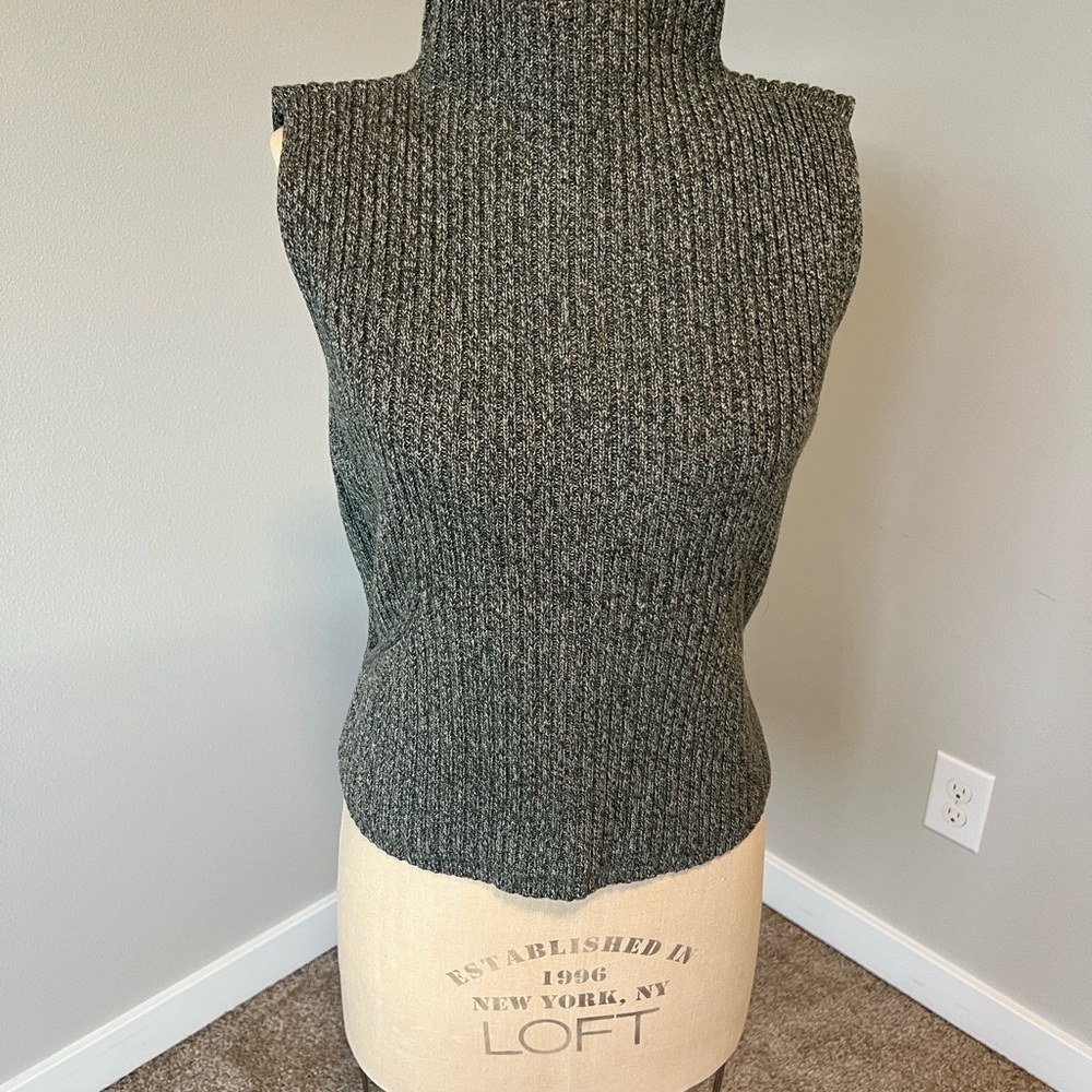 Ellen Tracy Charcoal Turtleneck Sweater